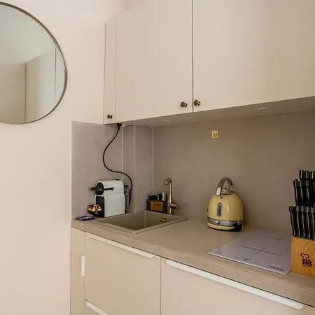 The Charming Saint Honore * باريس