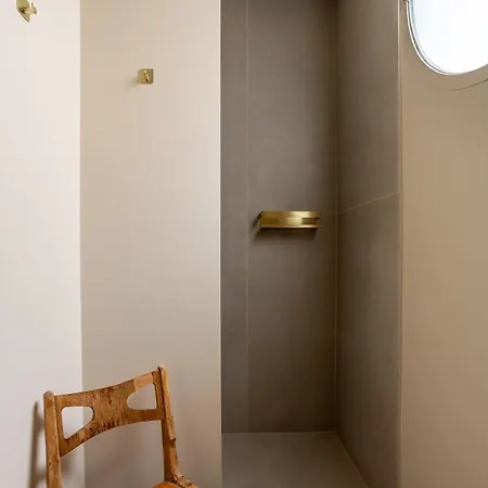 The Charming Saint Honore Appartement